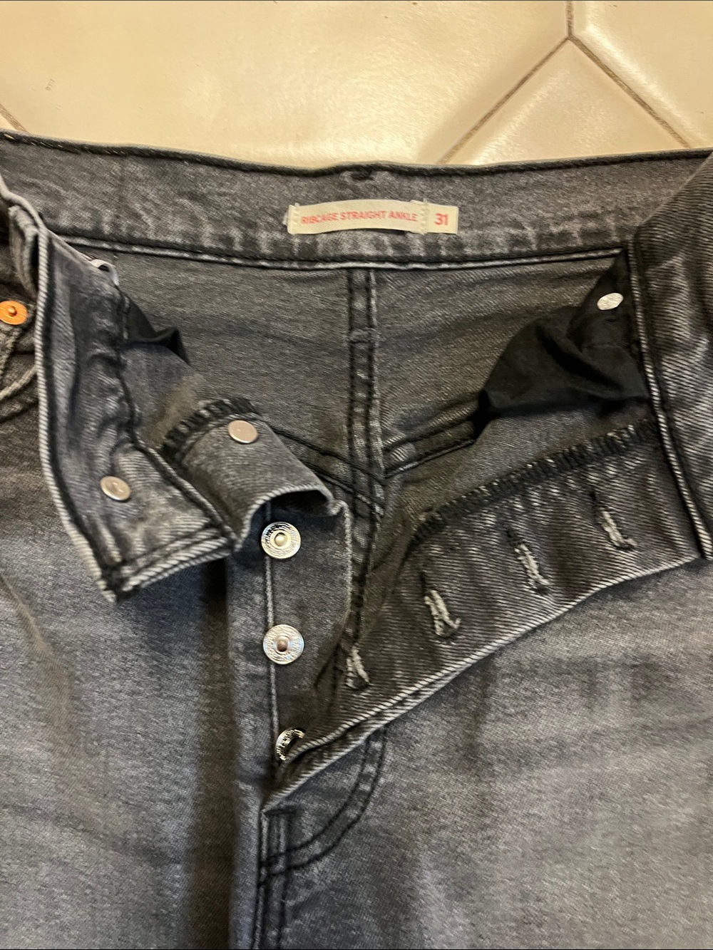 Levi's Women’s RIBCAGE Straight ANKLE Jeans - Washed Black SIZE 31